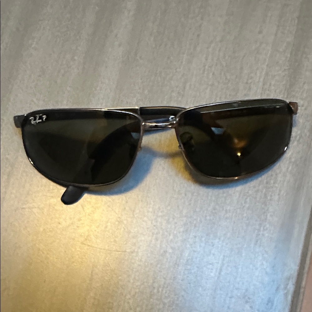 Ray-Ban Dark Lens Sunglasses